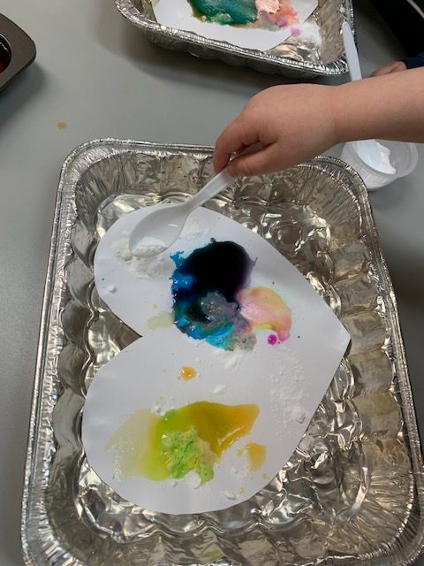 Science at preschool mixing baking soda and vinegar with colors at Lessard Playschool